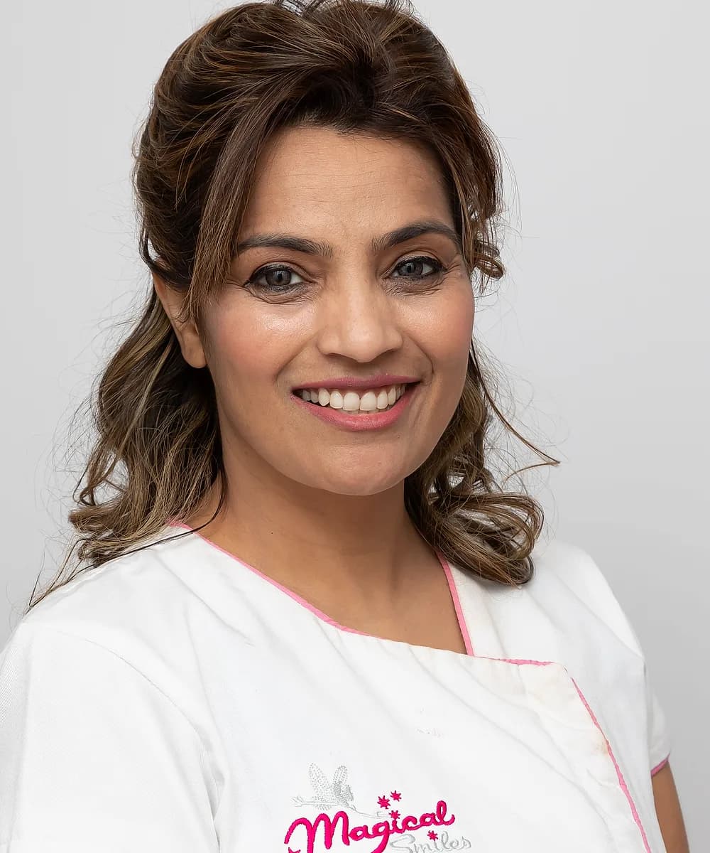 Dr Rachna Yadav, smiling, wearing her Magical Smiles tunic