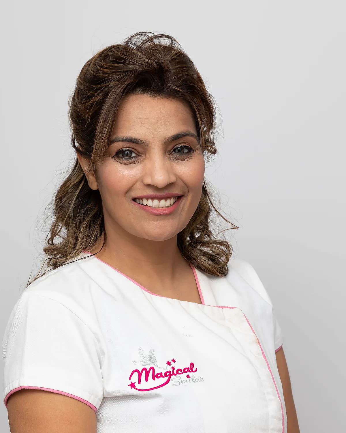 Dr Rachna Yadav, smiling, wearing her Magical Smiles tunic
